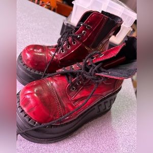 Wannabe Demonia red rave boots